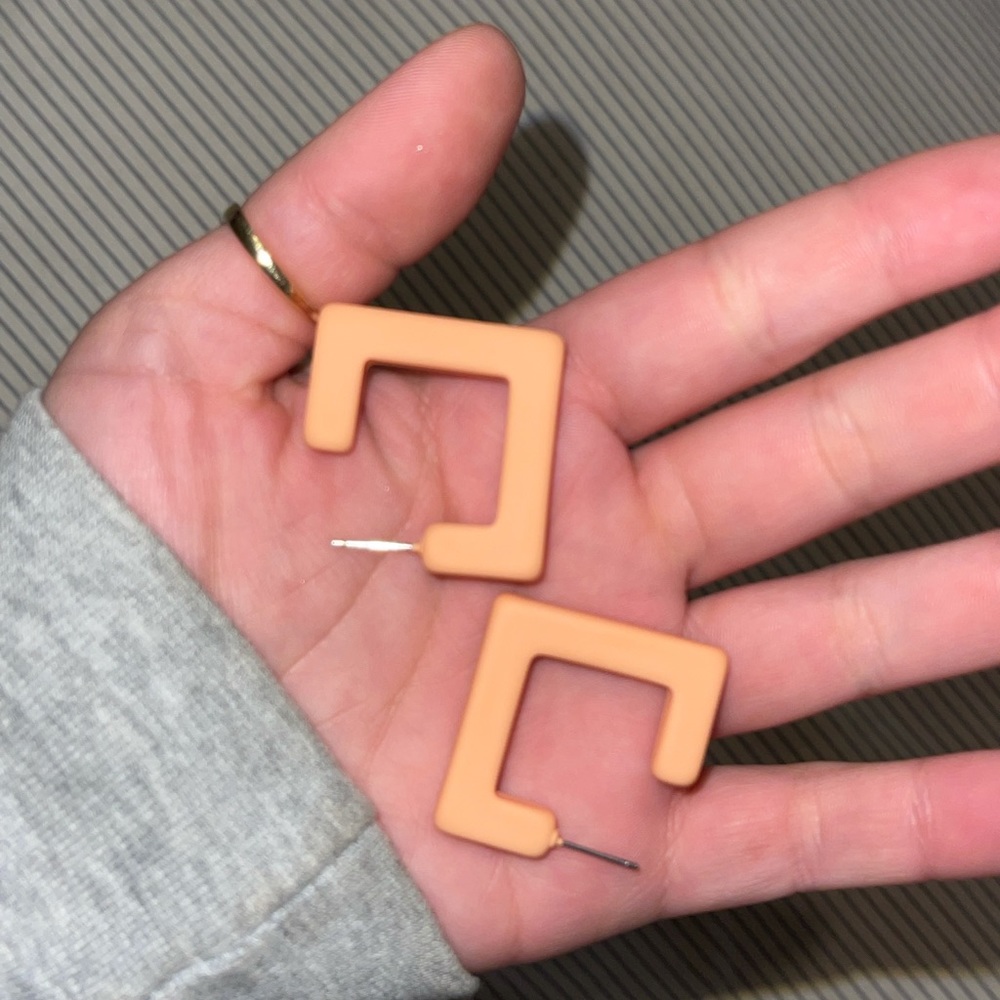 Peachy square earrings!